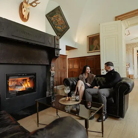 Chateau Du Pont D'oye Bed and Breakfast