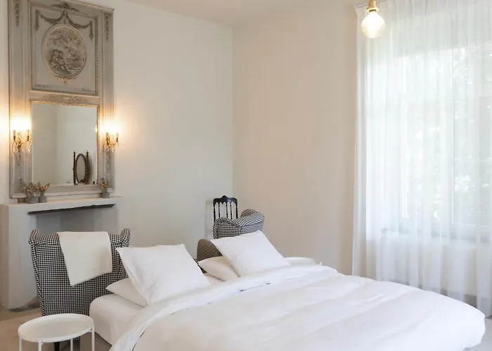 Bed & Breakfast Chateau Du Pont D'oye 3*